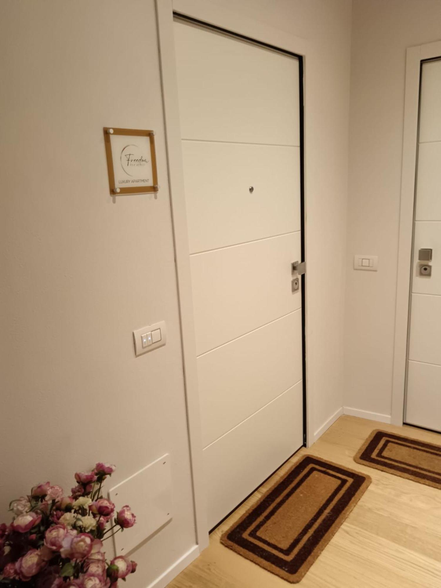 Freedom Suites ปาร์มา ภายนอก รูปภาพ